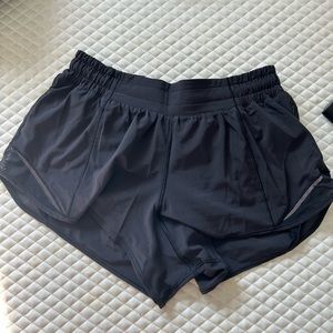 Lululemon - Hotty Hot shorts (size 6)